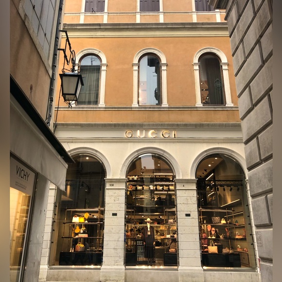 Meet your Posher, Tracey - Picture 1 of 2